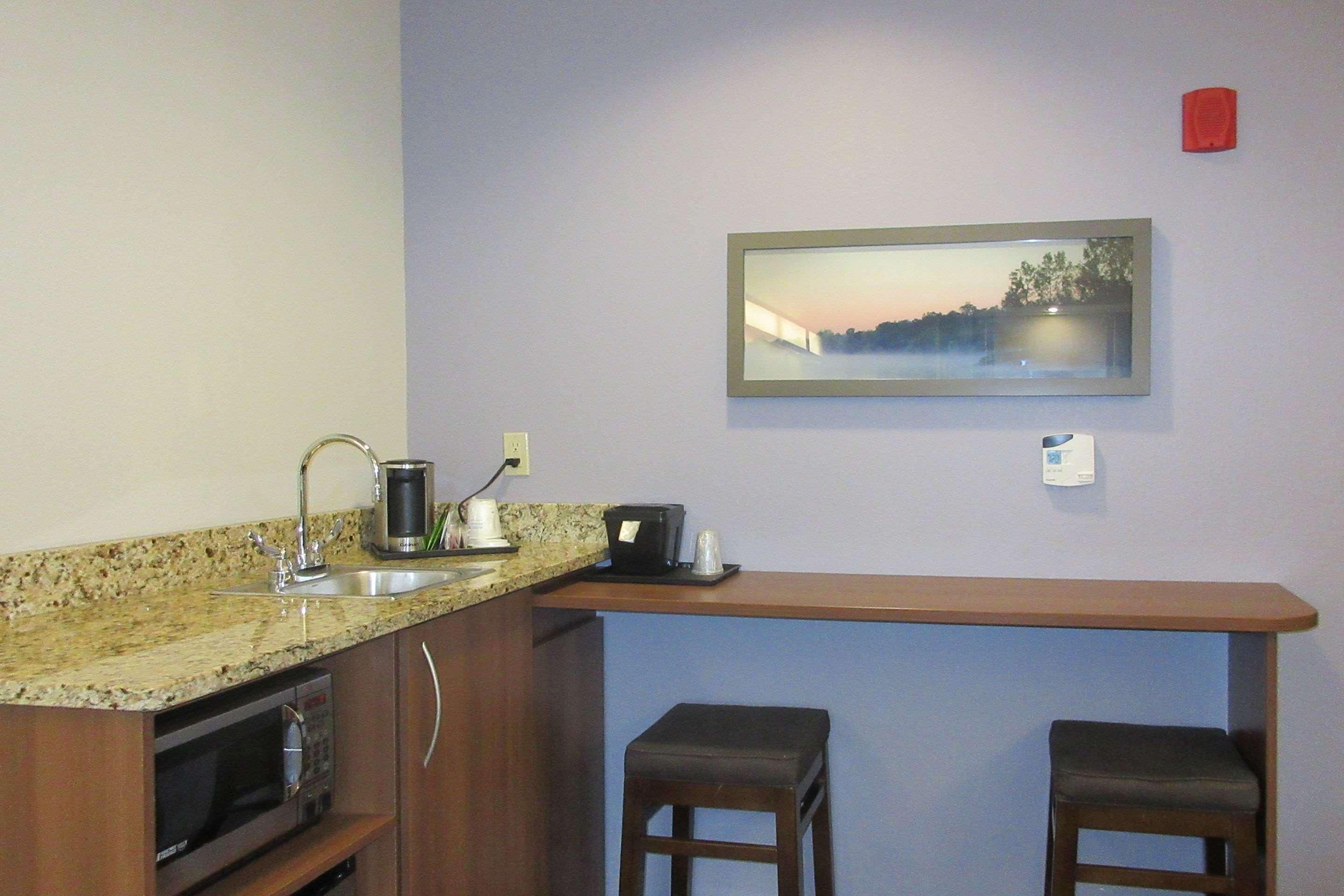 Quality Inn & Suites Caldwell I-77 Exteriér fotografie